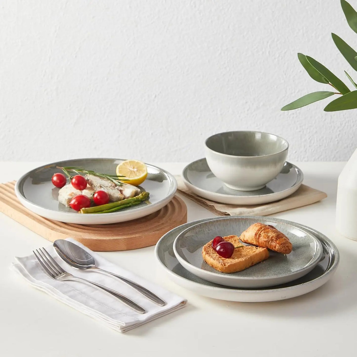 Gradient Green Stoneware Dinnerware Set for 4